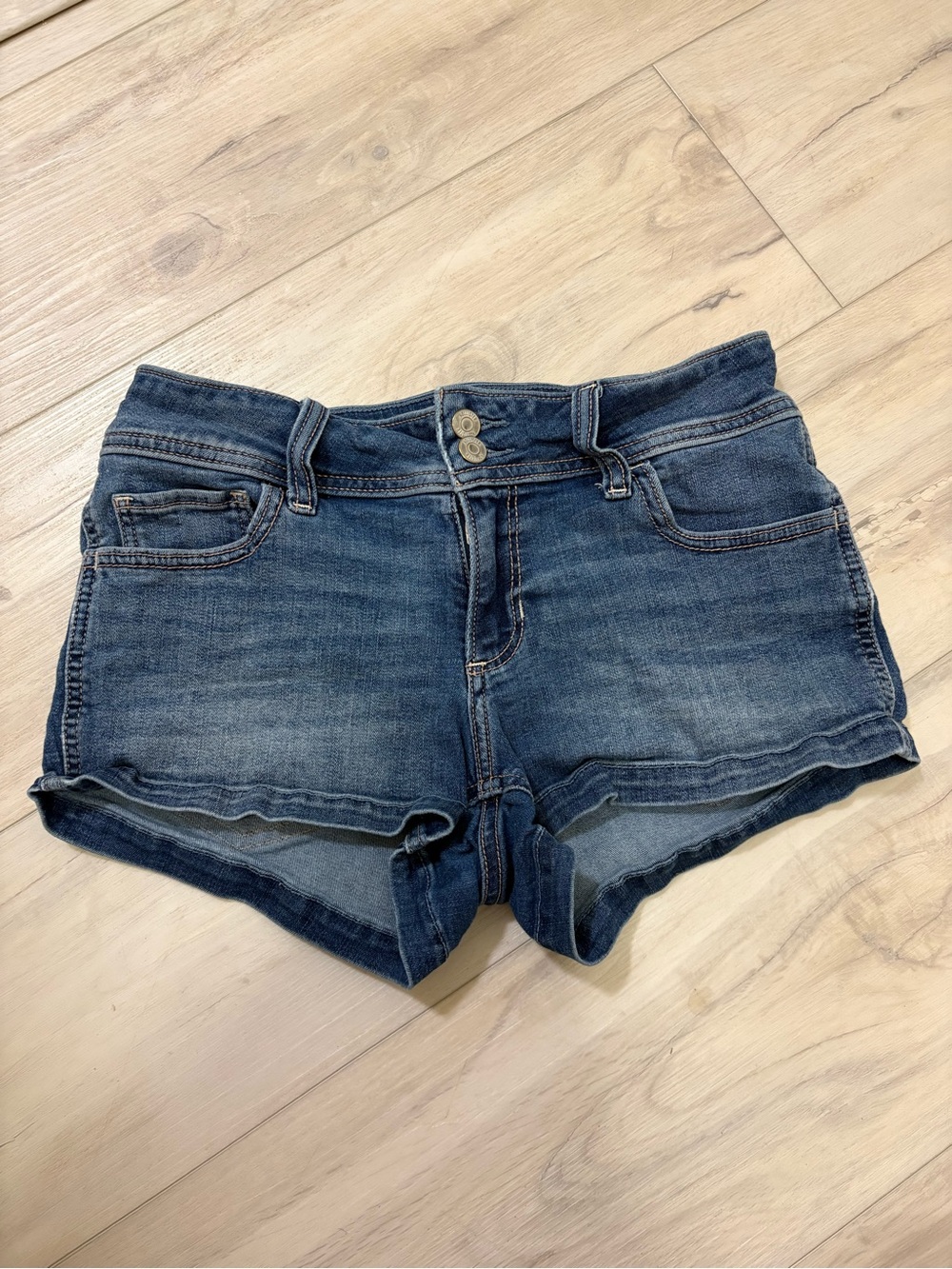 Hollister Medium Blue Denim Shorts low rise Shortie shorts Sz 4